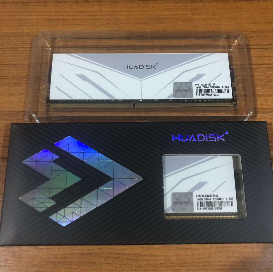 Actual Huadisk RAM product and packaging